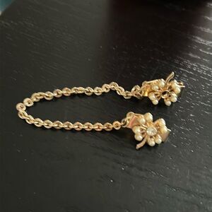 Vintage Unsigned gold tone and floral sweater clip